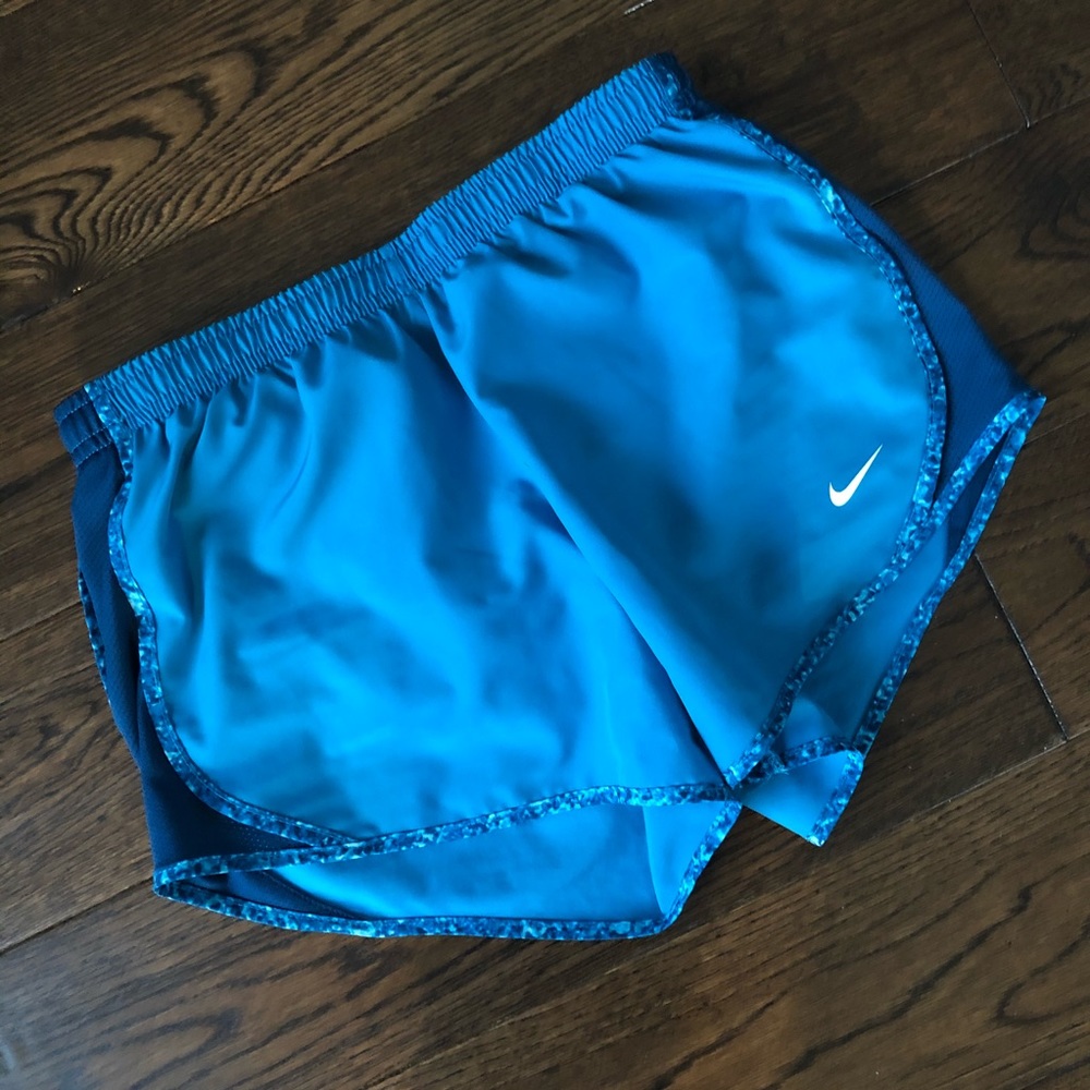 Girls Nike DriFit Tempo Shorts Size M Gently Worn